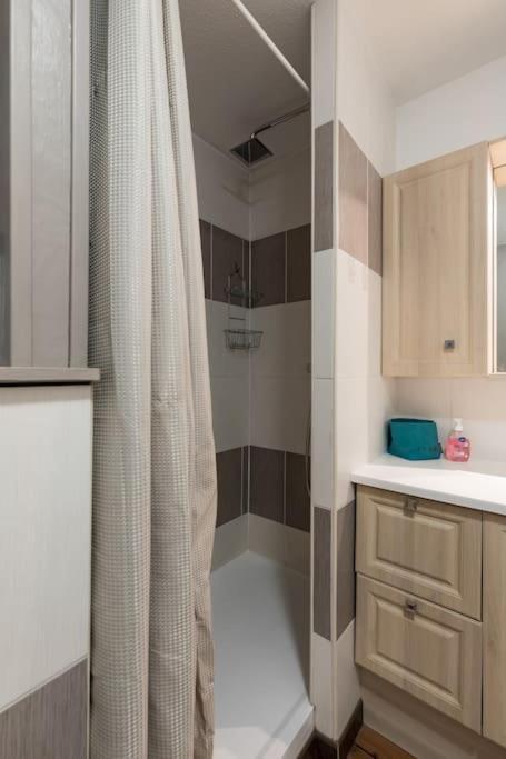 Appartement Centre Ville Wifi Parking Draps Fournis Cauterets Buitenkant foto